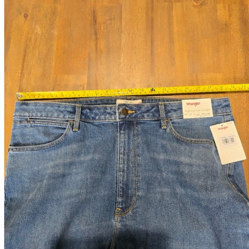 Wrangler High Rise True Straight Jeans Womens 18W x 32 Bootcut Denim NWT - Picture 3 of 7